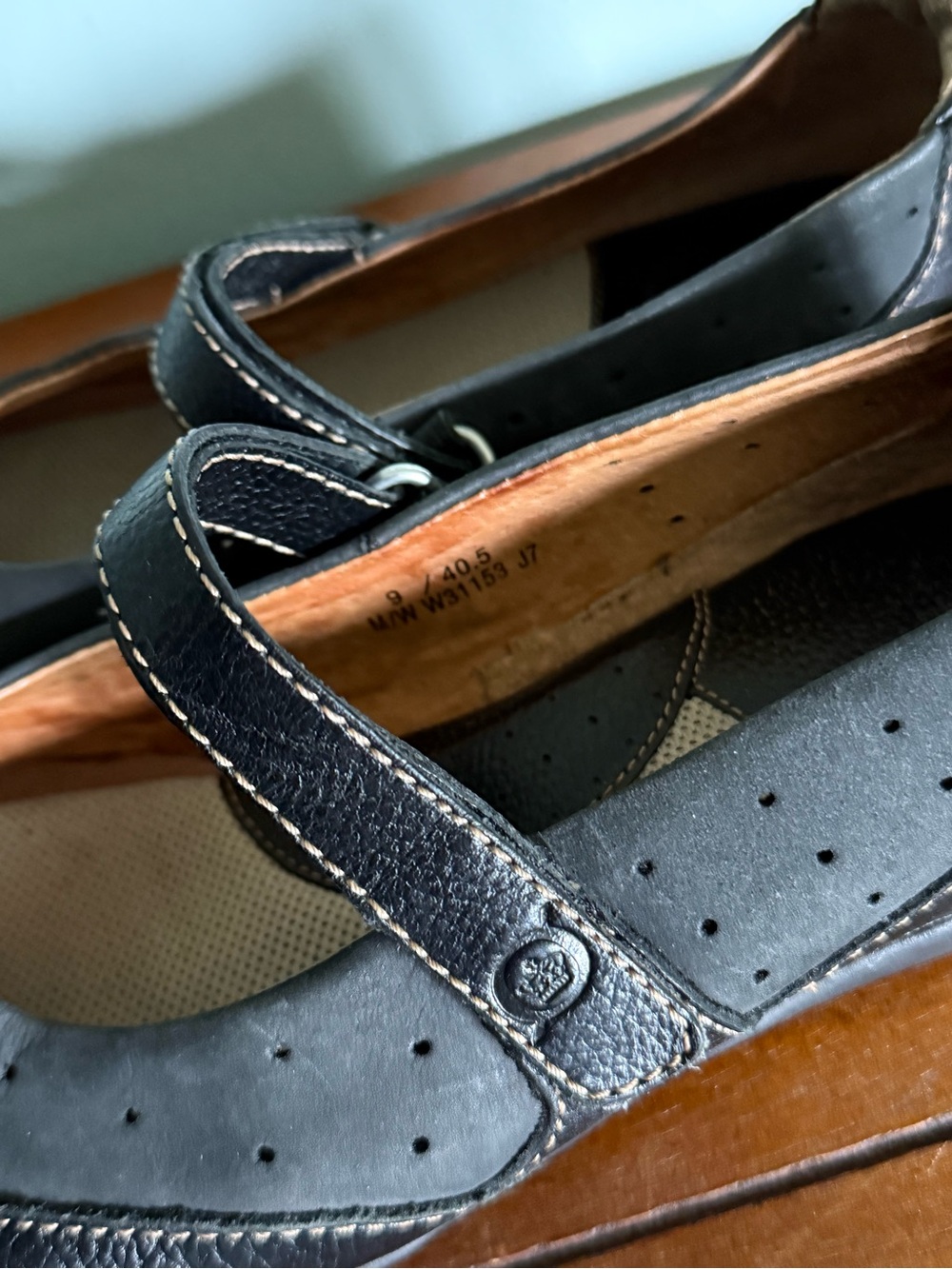 Born Women’s Black Leather Adjustable Strap Mary Jane Flats Size 9/EU 40.5 - Picture 4 of 9